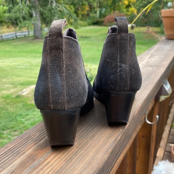 Women’s Ankle Boots Distressed Brand New - Picture 2 of 5